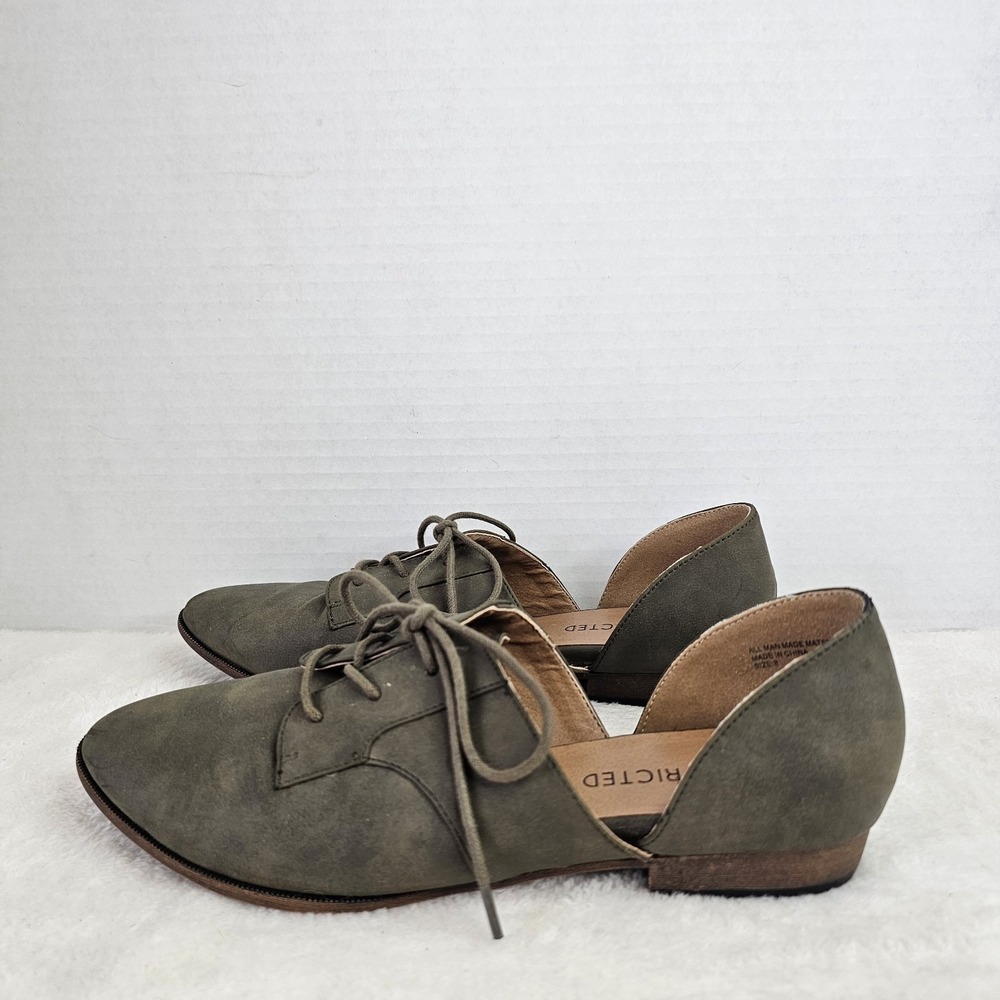 Restricted Green Women's Size 8 US Slip On Flats